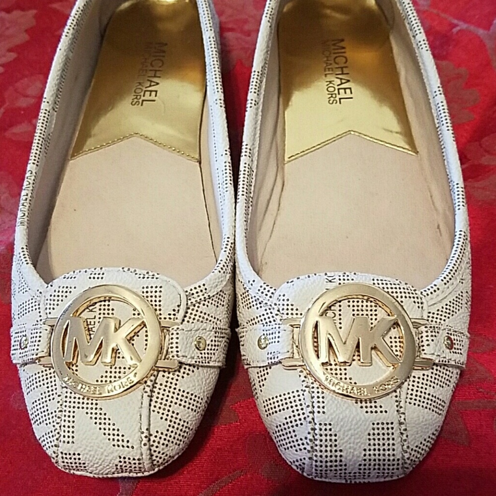 MICHAEL Michael Kors White and Gold Flats